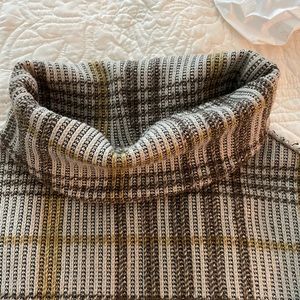 Dylan luxury  polyester sweater   small. Top to bottom front 22 in. 24 in back